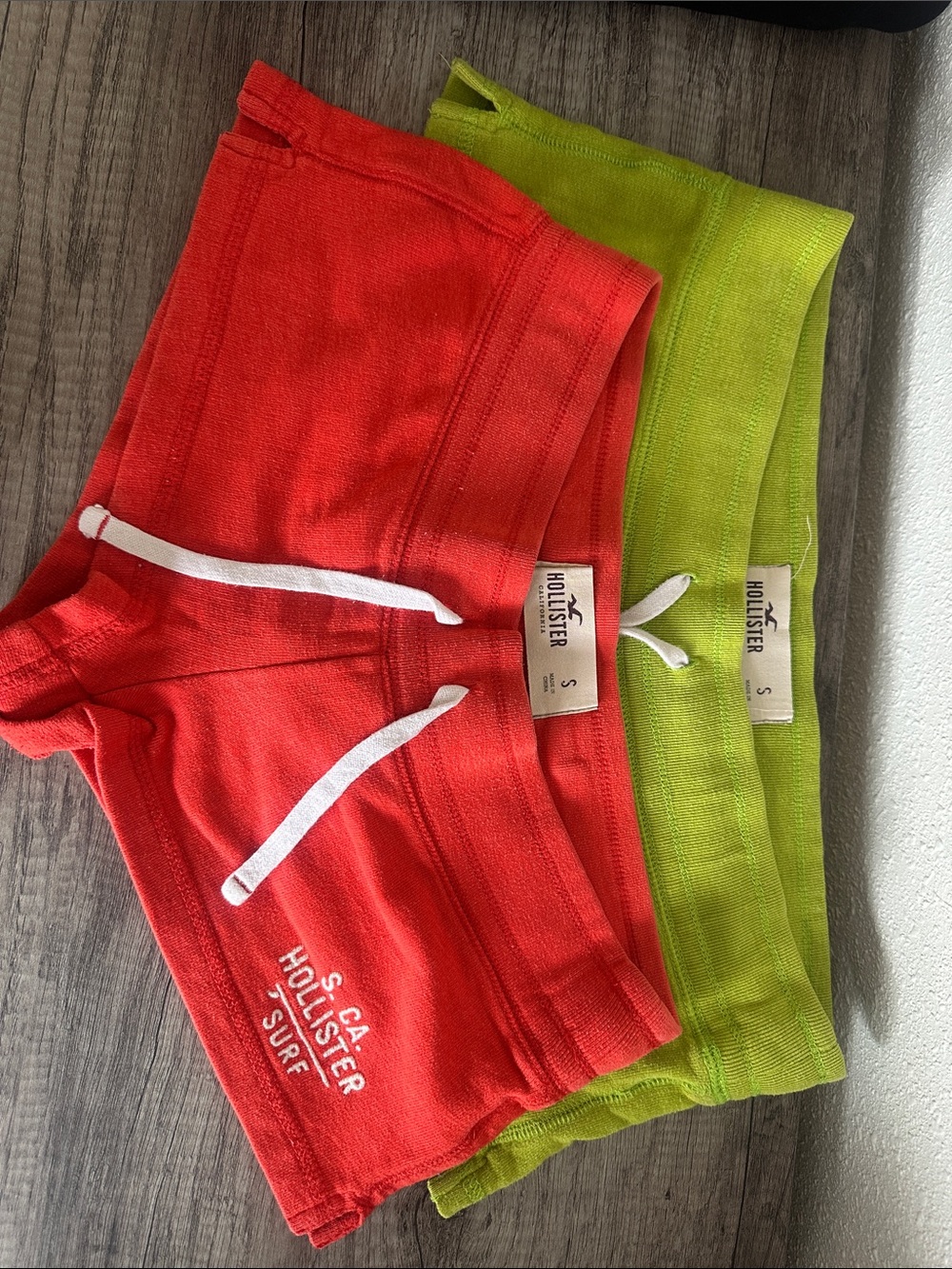 Hollister Red and Lime Green Girls' Casual Shorts Duo 🍑🪽